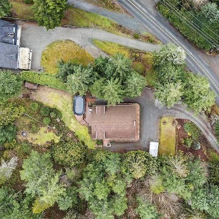 Chalet Style Cottage Near Shawnigan Lake Esterno foto