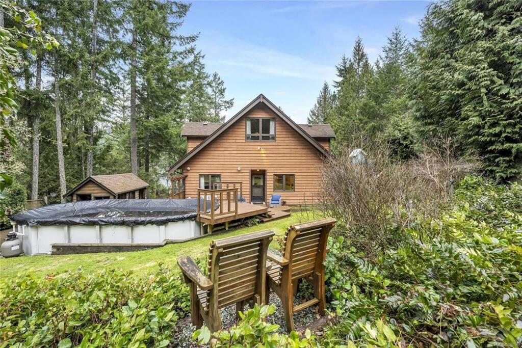 Chalet Style Cottage Near Shawnigan Lake Esterno foto