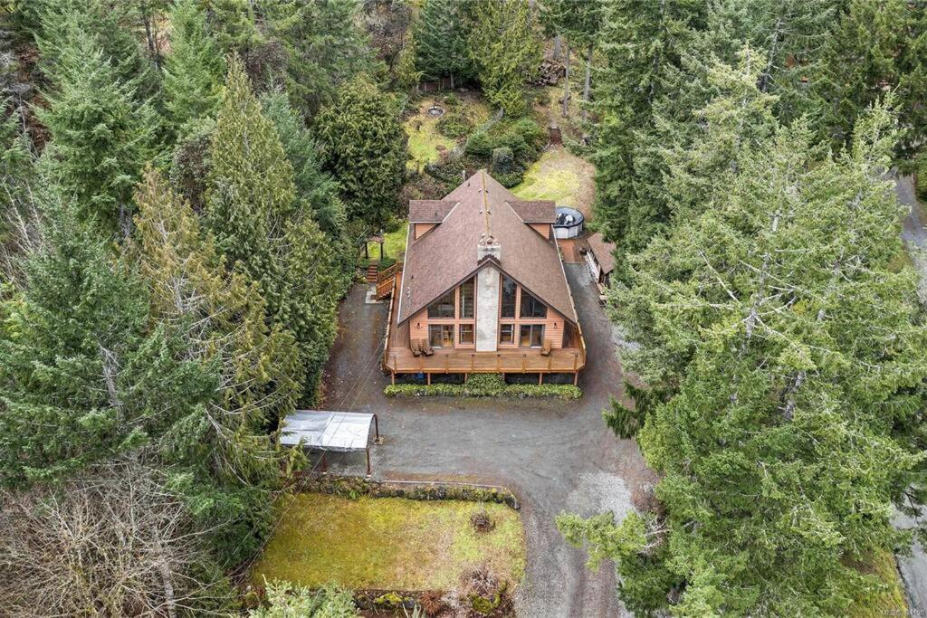 Chalet Style Cottage Near Shawnigan Lake Esterno foto