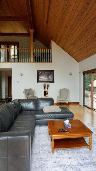 Chalet Style Cottage Near Shawnigan Lake Esterno foto