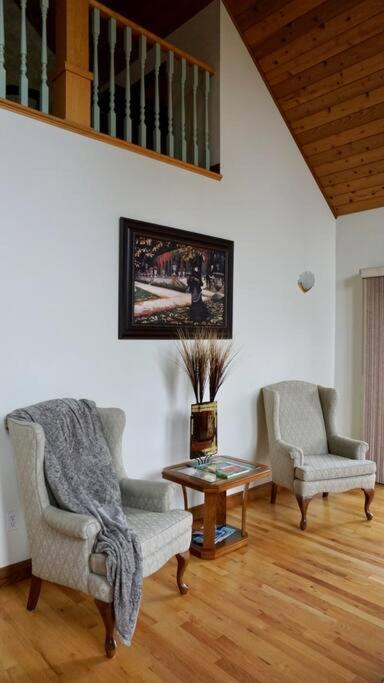 Chalet Style Cottage Near Shawnigan Lake Esterno foto